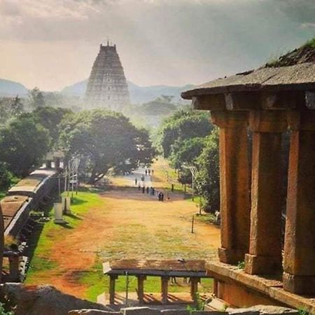 Om Shanti Om Home Stay & Cafe Hampi Buitenkant foto