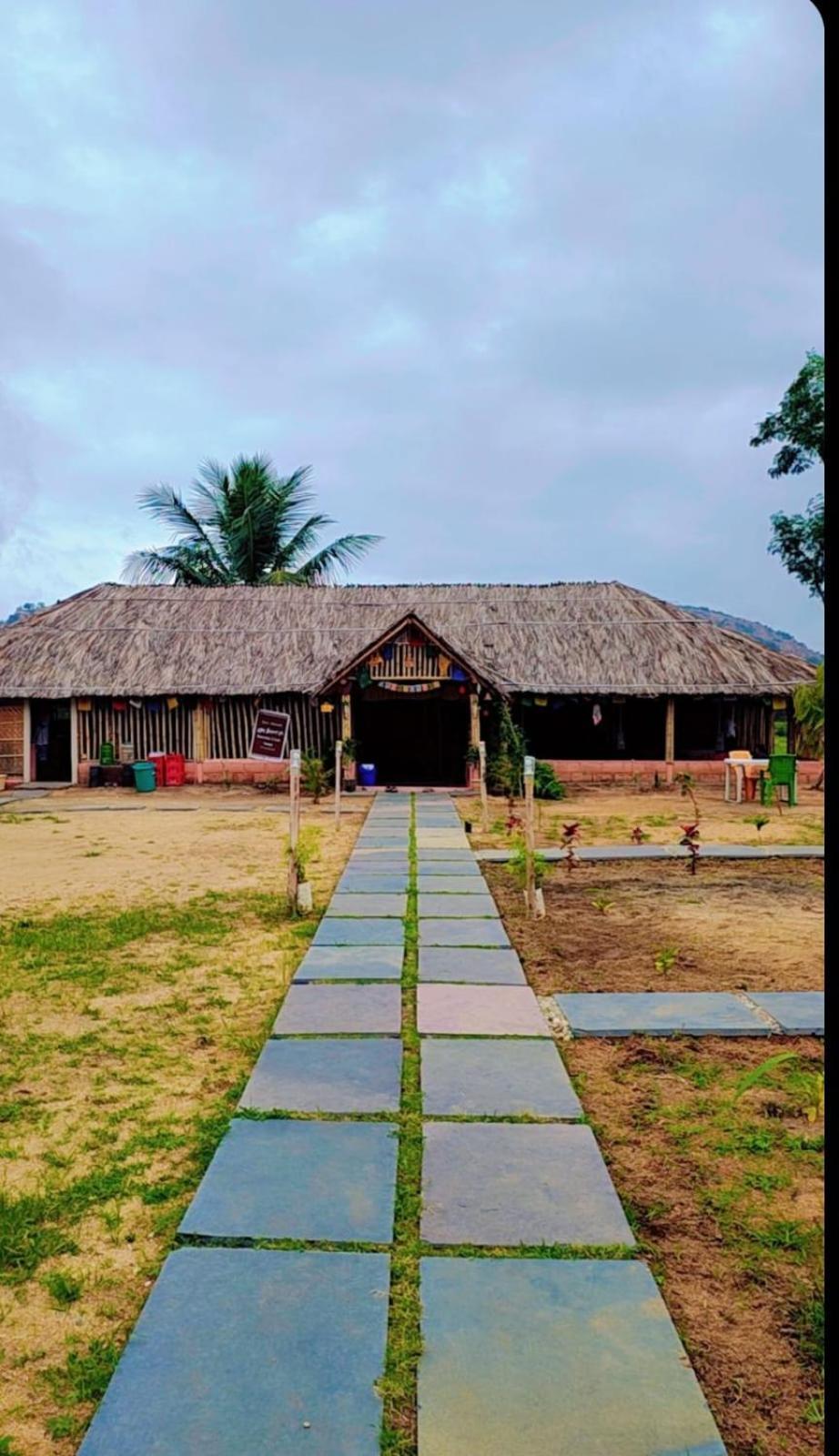 Om Shanti Om Home Stay & Cafe Hampi Buitenkant foto