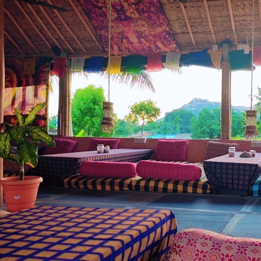 Om Shanti Om Home Stay & Cafe Hampi Buitenkant foto