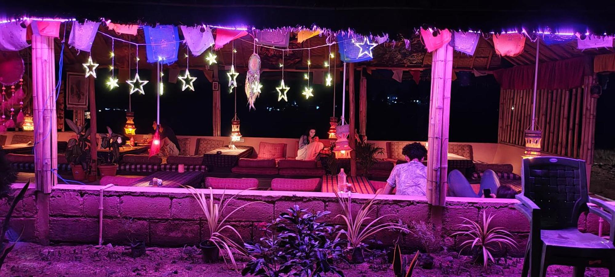 Om Shanti Om Home Stay & Cafe Hampi Buitenkant foto