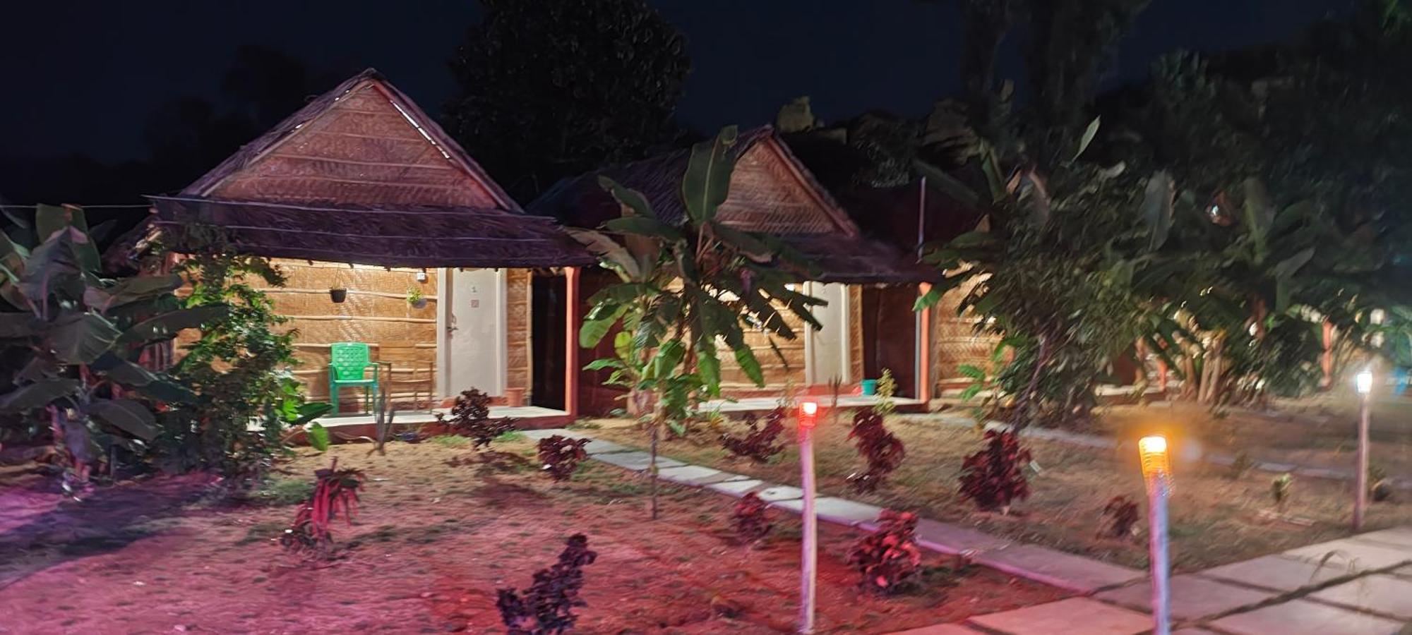 Om Shanti Om Home Stay & Cafe Hampi Buitenkant foto