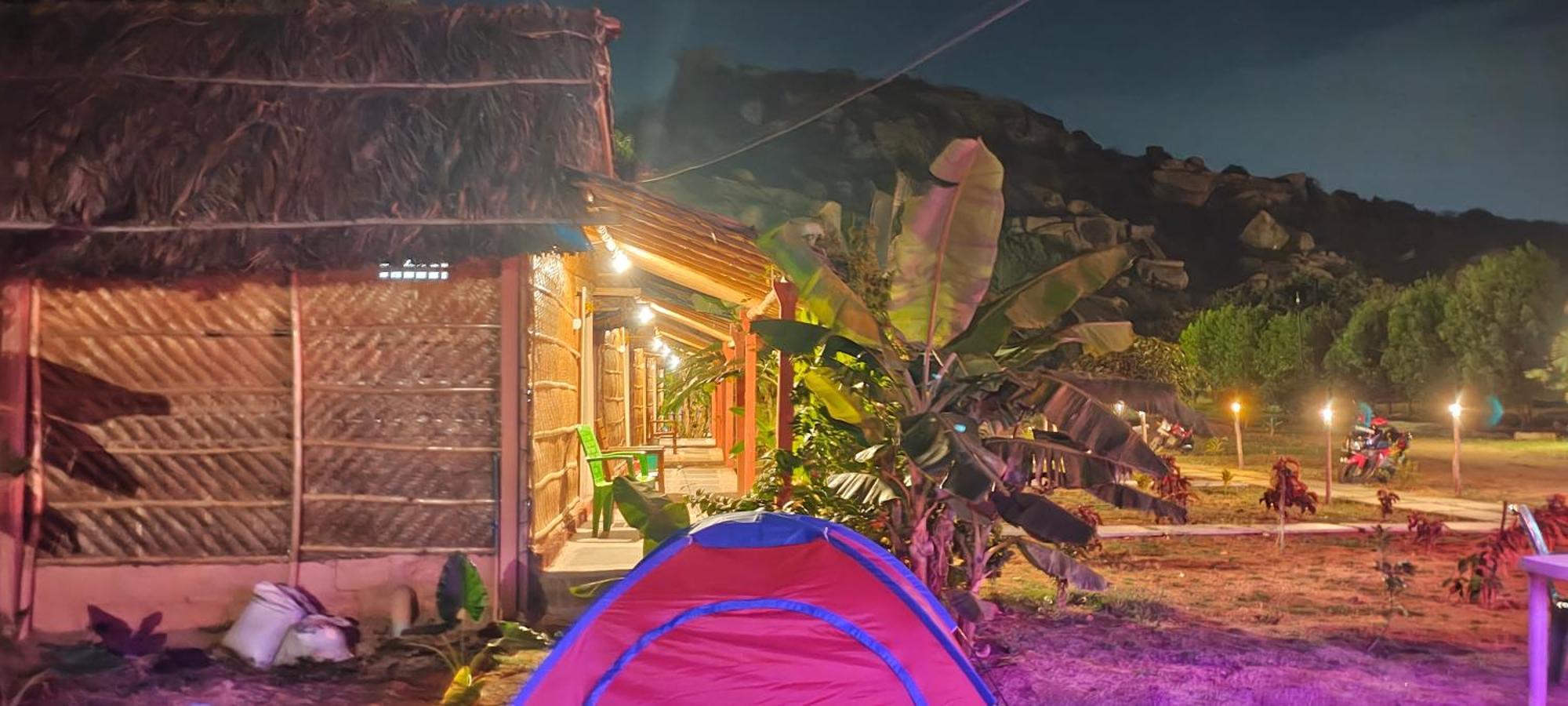 Om Shanti Om Home Stay & Cafe Hampi Buitenkant foto